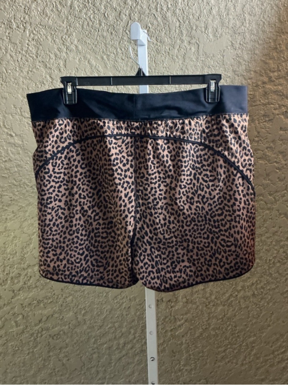 Women's Lands' End Plus 18 Brown Black Leopard Print Athletic Shorts - Picture 4 of 12